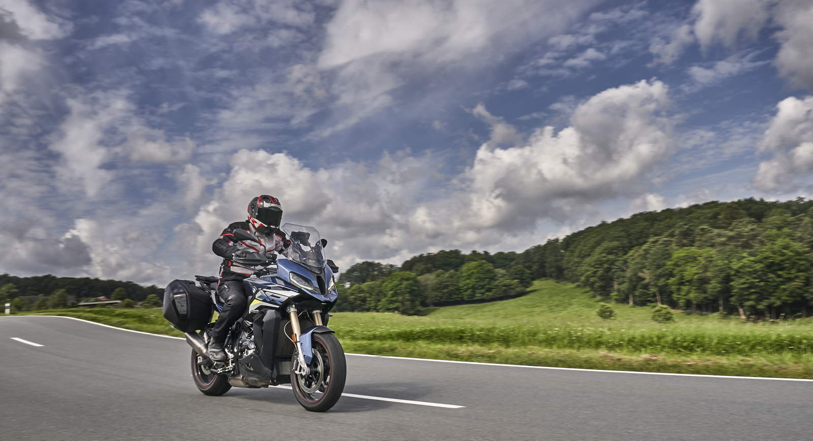 BMW S 1000 XR vs Suzuki GSX 1000 GX